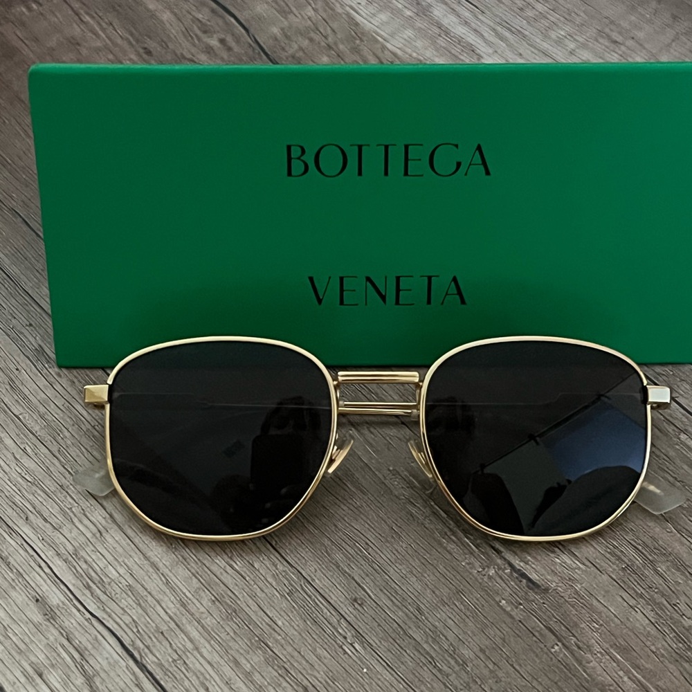 Bottega Veneta classic sunglasses